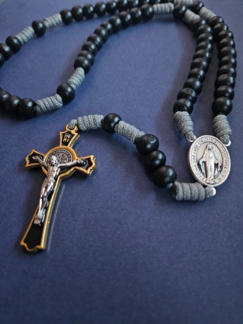 Różaniec komunijny drewniany