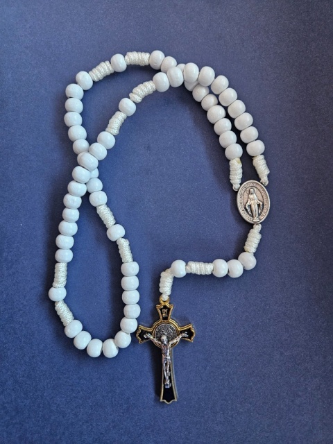 Różaniec komunijny drewniany