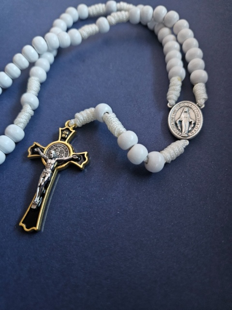 Różaniec komunijny drewniany