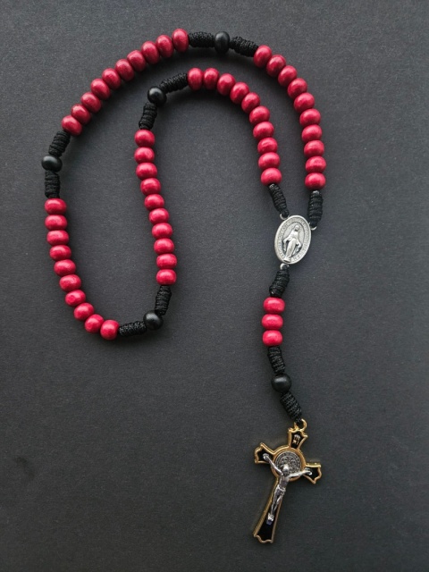 Drewniany Różaniec czerwony