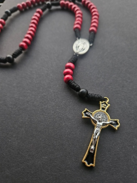 Drewniany Różaniec czerwony
