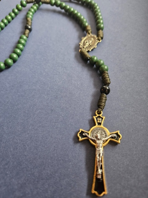 Różaniec Matka Boża Niepokalana zielony