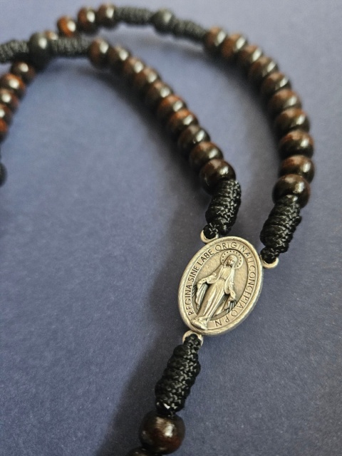 Różaniec drewniany ciemny brąz