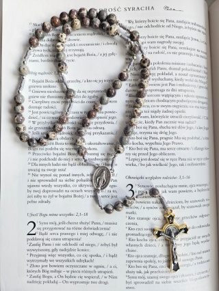 Różaniec jaspis szary