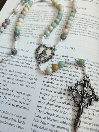Różaniec amazonit lodowy