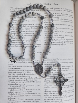 Różaniec jaspis picasso szary