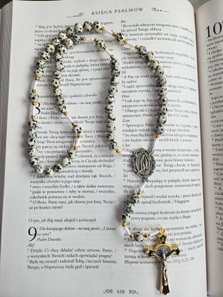 Różaniec jaspis dalmatyński biało- czarny