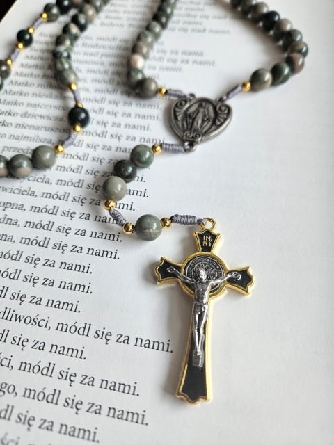 Różaniec na szyję Matka Boża Niepokalana jaspis morski