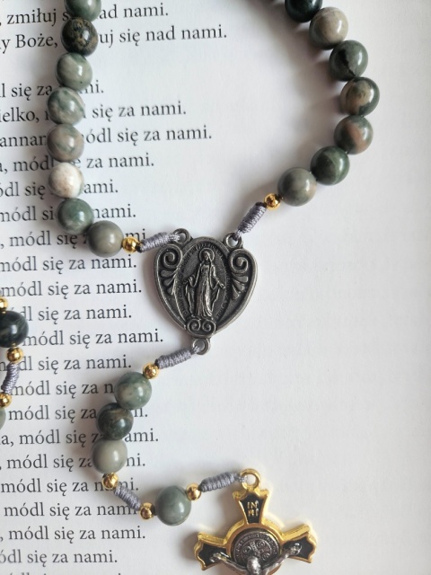 Różaniec na szyję Matka Boża Niepokalana jaspis morski