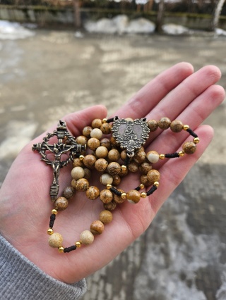 Różaniec Matka Boża Bolesna jaspis