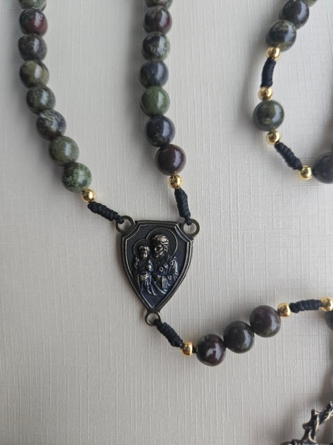 Różaniec jaspis afrykański zielony Św.Józef