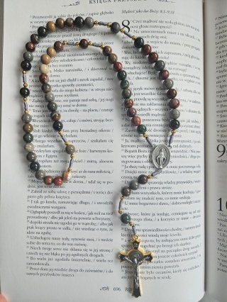 Różaniec agat morski brązowy Matka Boża Niepokalana