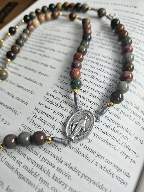 Różaniec agat morski brązowy Matka Boża Niepokalana