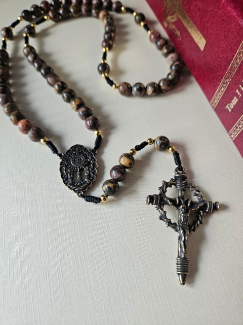 Różaniec jaspis leopardzi Najświętszy Sakrament