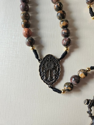 Różaniec jaspis leopardzi Najświętszy Sakrament