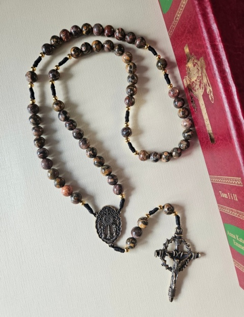 Różaniec jaspis leopardzi Najświętszy Sakrament