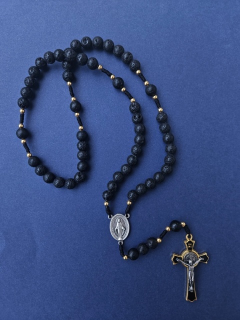 Różaniec lawa wulkaniczna